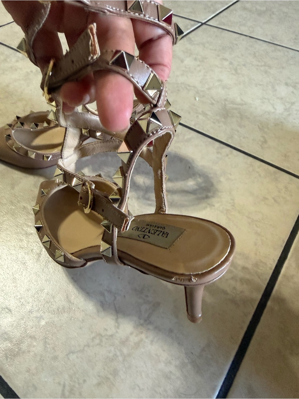Valentino Garavani Nude Leather Rockstud Pointed-Toe Strappy kitten Heels - Picture 9 of 12